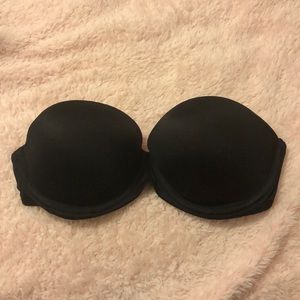 Black strapless bra